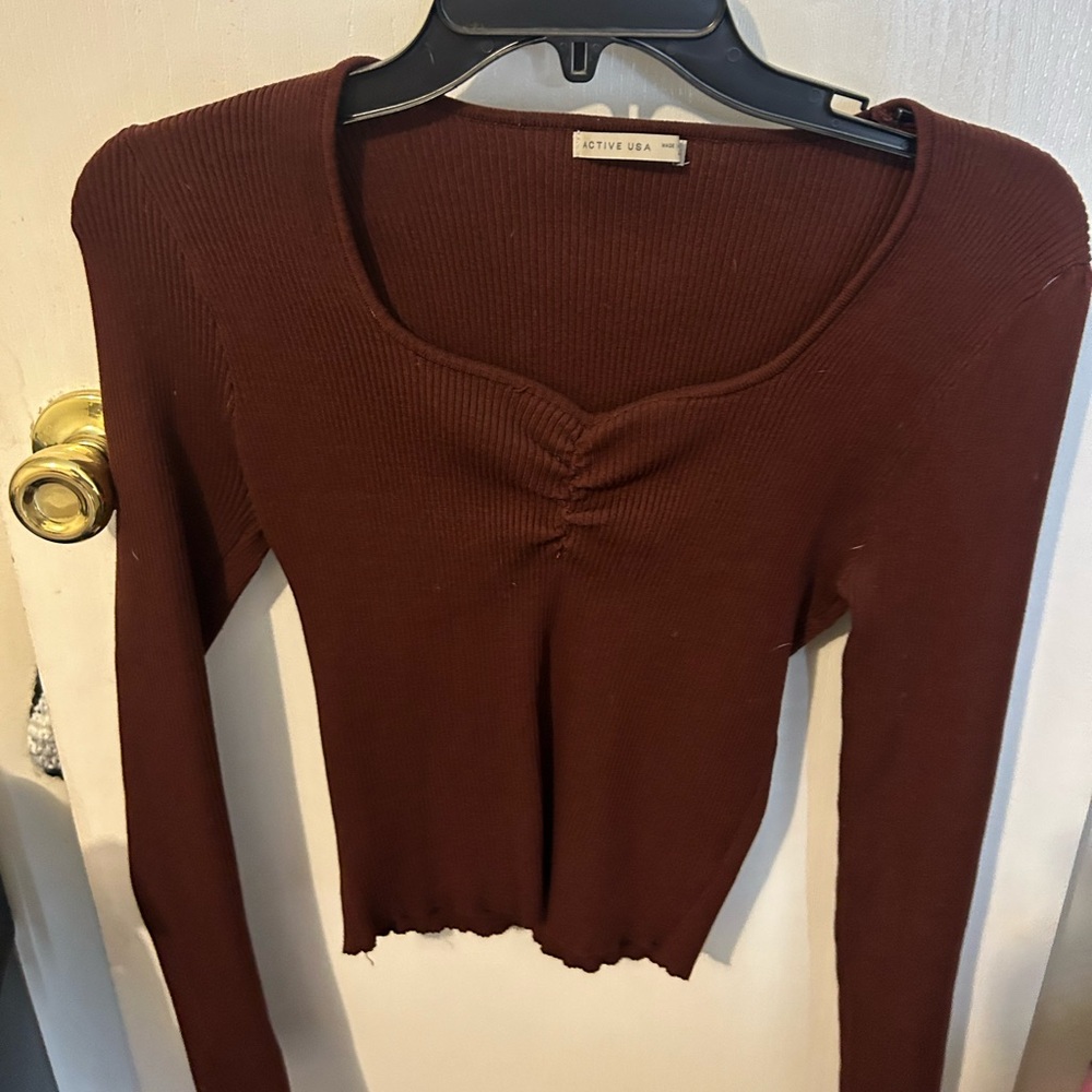 Maroon cropped long sleeve top